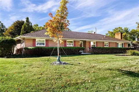 160 Ashford Dr, Washington Township, OH 45459