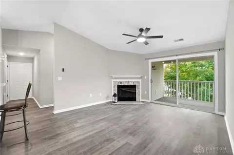 Living - 6650 Wareham Ct #5, Centerville, OH 45459 photo 1 of 6