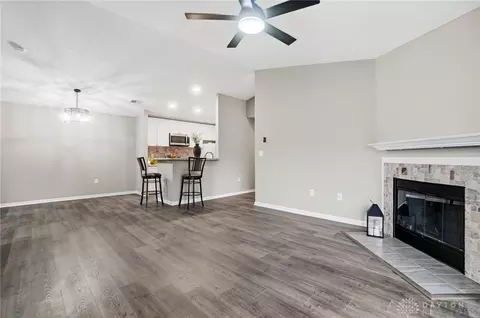 Living - 6650 Wareham Ct #5, Centerville, OH 45459 photo 4 of 6