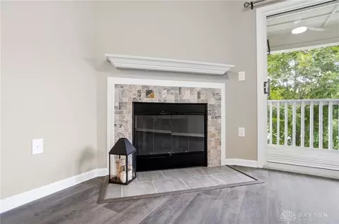 Living - 6650 Wareham Ct #5, Centerville, OH 45459 photo 3 of 6