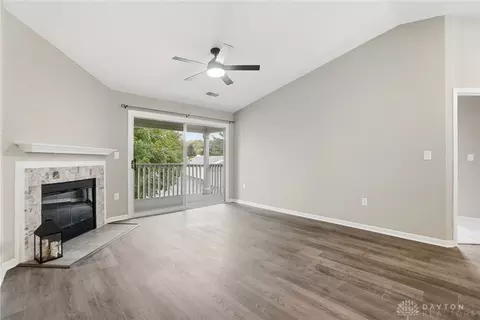 Living - 6650 Wareham Ct #5, Centerville, OH 45459 photo 2 of 6