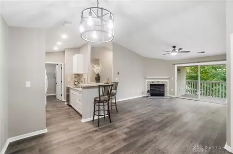 Living - 6650 Wareham Ct #5, Centerville, OH 45459 photo 5 of 6