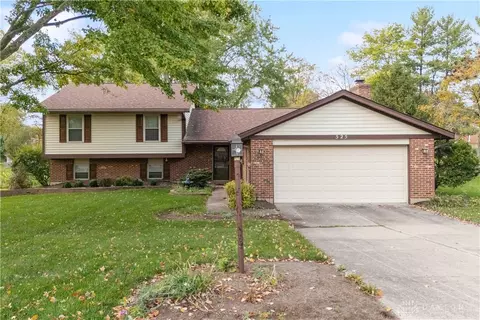525 Royal Springs Dr, Springboro, OH 45066