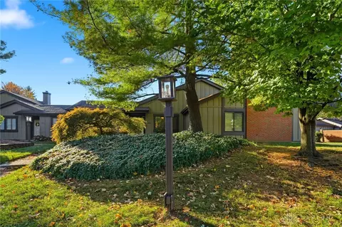1462 Carriage Trace Blvd, Centerville, OH 45459