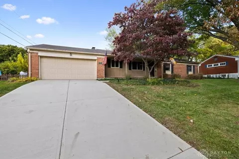 617 Laurelann Dr, Dayton, OH 45429