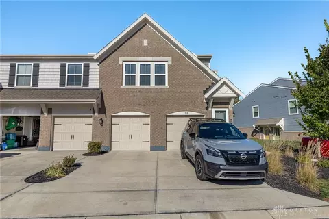 160 Old Pond Rd, Springboro, OH 45066