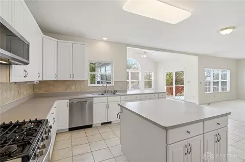 Kitchen - 640 Springmill Dr, Springboro, OH 45066 photo 2 of 7