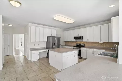 Kitchen - 640 Springmill Dr, Springboro, OH 45066 photo 3 of 7