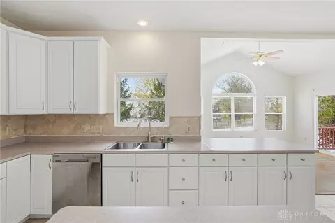 Kitchen - 640 Springmill Dr, Springboro, OH 45066 photo 6 of 7