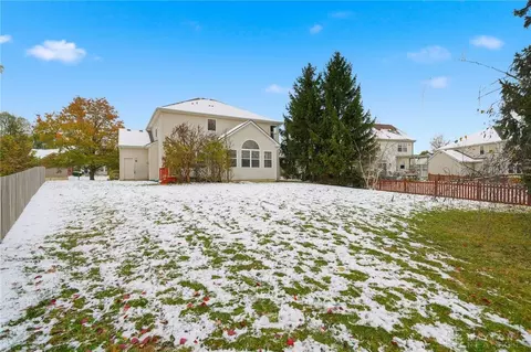 Exterior - 640 Springmill Dr, Springboro, OH 45066 photo 7 of 11