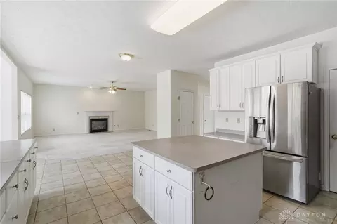 Kitchen - 640 Springmill Dr, Springboro, OH 45066 photo 5 of 7