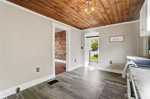 Entry Way - 130 Wilson, Springfield, OH 45505 photo 3 of 7