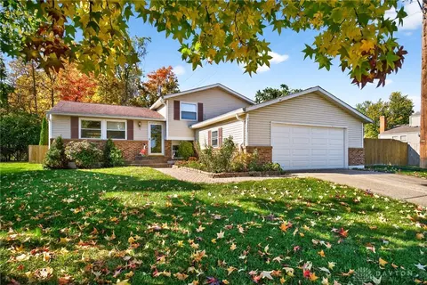 10001 Forestedge Ln, Miamisburg, OH 45342