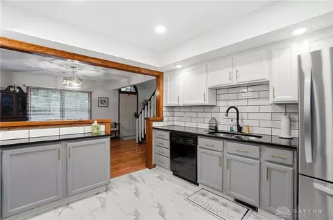Kitchen - 6374 Adams Cir, Centerville, OH 45459 photo 6 of 7