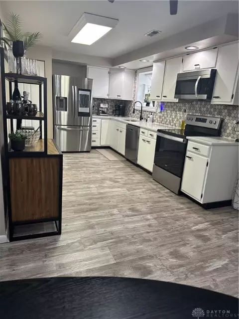 Kitchen - 1001 Imperial Blvd, Springfield, OH 45503 photo 1 of 3