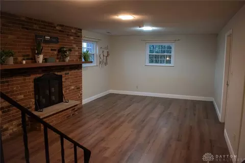 Living - 415 Sherwood Park Dr, Springfield, OH 45505 photo 1 of 2