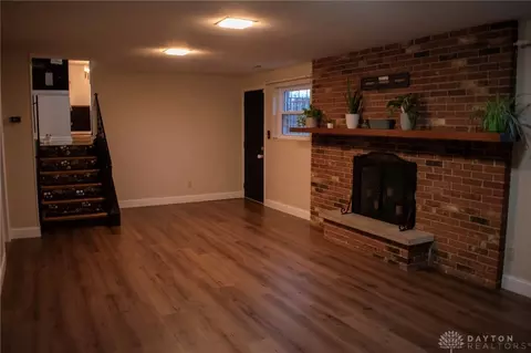 Living - 415 Sherwood Park Dr, Springfield, OH 45505 photo 2 of 2