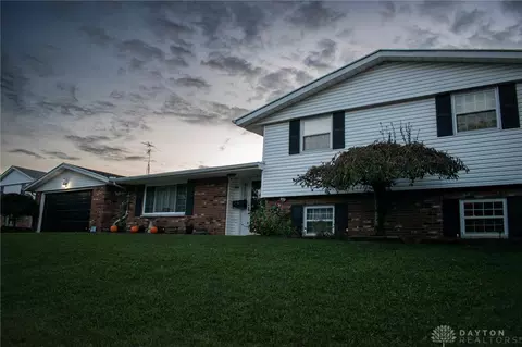 Exterior - 415 Sherwood Park Dr, Springfield, OH 45505 photo 1 of 9