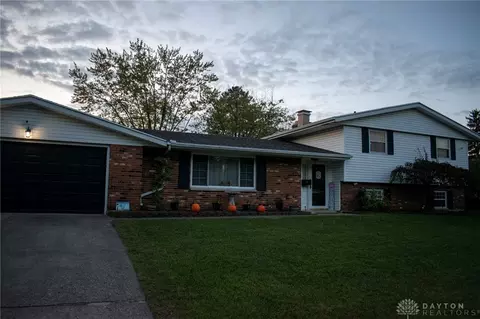 Exterior - 415 Sherwood Park Dr, Springfield, OH 45505 photo 2 of 9