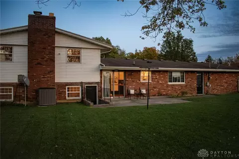 Exterior - 415 Sherwood Park Dr, Springfield, OH 45505 photo 3 of 9