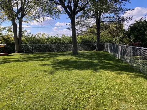 Exterior - 415 Sherwood Park Dr, Springfield, OH 45505 photo 8 of 9