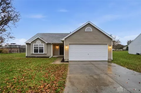 7150 Country Walk Dr, Franklin, OH 45005