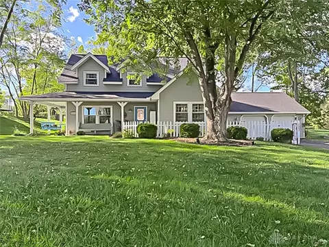 127 Thunder Dr, Eaton, OH 45320