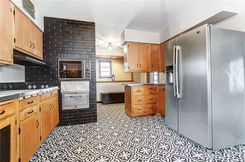Kitchen - 709 Shrine Rd, Springfield, OH 45504 photo 5 of 6