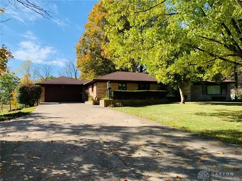 Exterior - 709 Shrine Rd, Springfield, OH 45504 photo 3 of 11