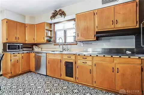 Kitchen - 709 Shrine Rd, Springfield, OH 45504 photo 2 of 6