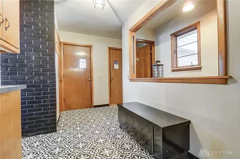Entry Way - 709 Shrine Rd, Springfield, OH 45504 photo 2 of 3