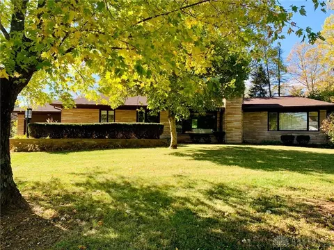 709 Shrine Rd, Springfield, OH 45504