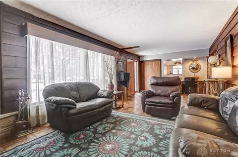 Living - 709 Shrine Rd, Springfield, OH 45504 photo 5 of 7