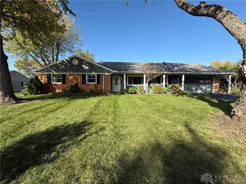 255 Gershwin Dr, Centerville, OH 45458