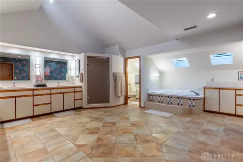 Bath - 4951 Walnut Walk, Kettering, OH 45429 photo 4 of 12