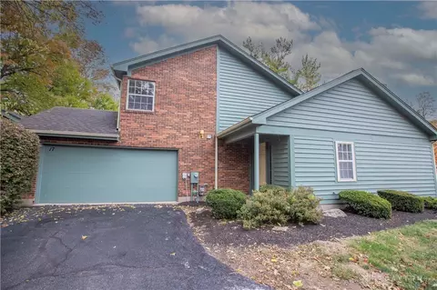 17 Westerly Ln, Centerville, OH 45458