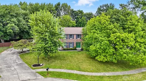 9122 Beacon Light Ct, Washington Township, OH 45458