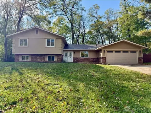 3785 Frostwood Dr, Dayton, OH 45430
