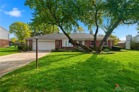 4250 Willow Creek Dr, Dayton, OH 45415