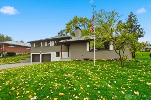 4241 Schrubb Dr, Kettering, OH 45429 photo 2