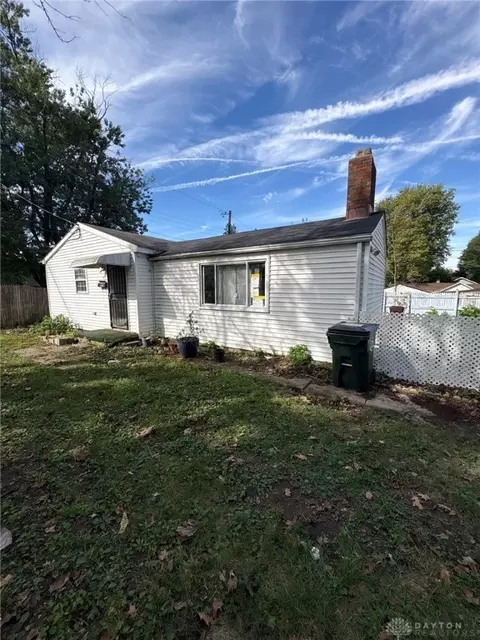 129 E Mclaughlin Ave, Fairborn, OH 45324