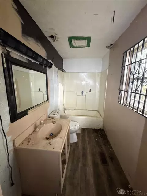 Bath - 129 E Mclaughlin Ave, Fairborn, OH 45324 photo 1 of 1