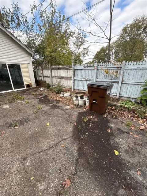Exterior - 129 E Mclaughlin Ave, Fairborn, OH 45324 photo 1 of 1
