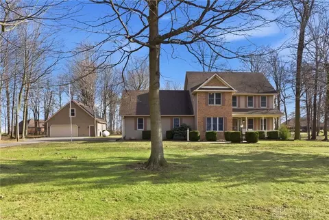4969 Beechwood Dr, Greenville, OH 45331