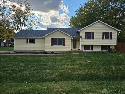 875 Osage Trl, Jamestown, OH 45335