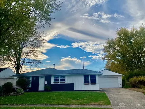 419 E Carpenter Dr, New Carlisle, OH 45344