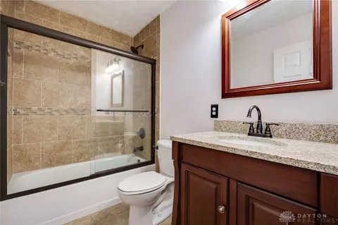 Bath - 20 Cinnamon Ct, Springboro, OH 45066 photo 2 of 6