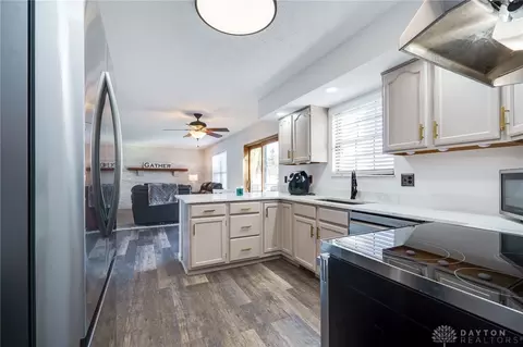Kitchen - 20 Cinnamon Ct, Springboro, OH 45066 photo 6 of 6
