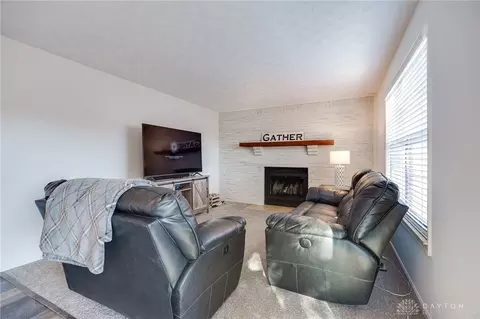 Living - 20 Cinnamon Ct, Springboro, OH 45066 photo 1 of 4