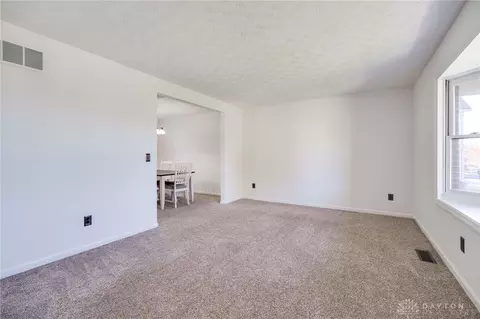 Living - 20 Cinnamon Ct, Springboro, OH 45066 photo 3 of 4